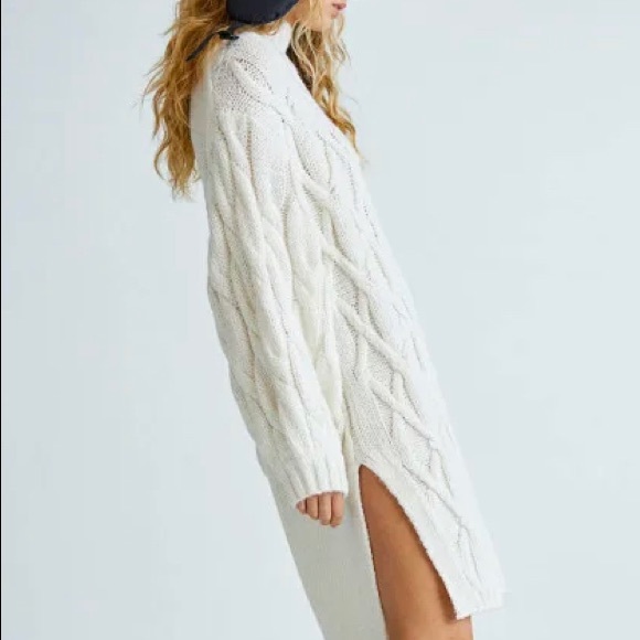 H&M Dresses & Skirts - H&M cable knit sweater dress. Gorgeous!